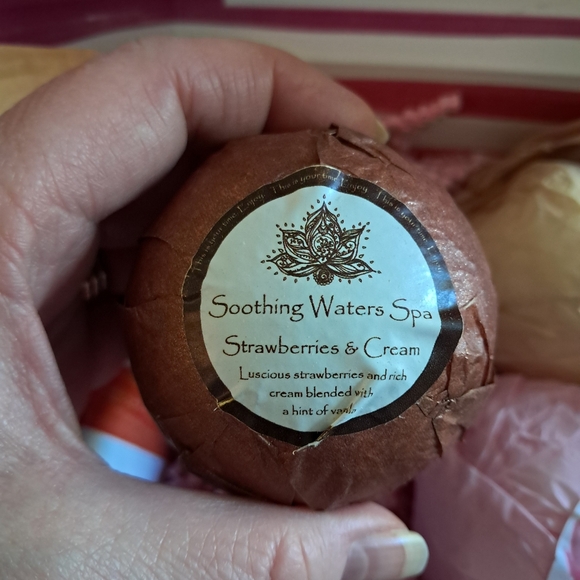 Mixed Large & XL Chocolate, Fruit, Floral Luscious Limited Edition Bath Bombs - Picture 12 of 16